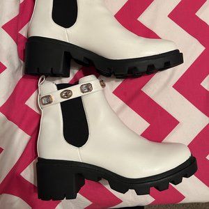 NWOT Steve Madden White Lug Boots with rhinestone band Size 11 NEW